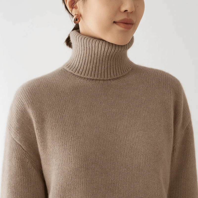 Amelie | Luxurious cashmere-blend turtleneck sweater